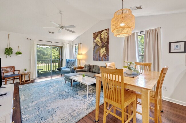 Foto del edificio - 598 Blue Stem Dr