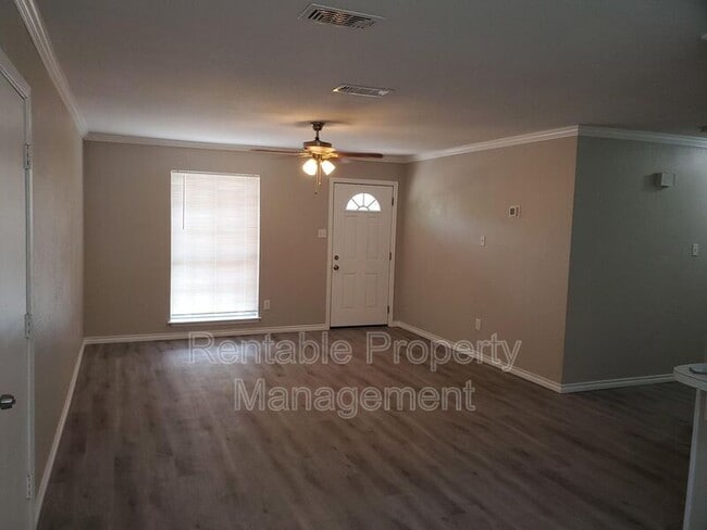Building Photo - 325 Boulder Ct