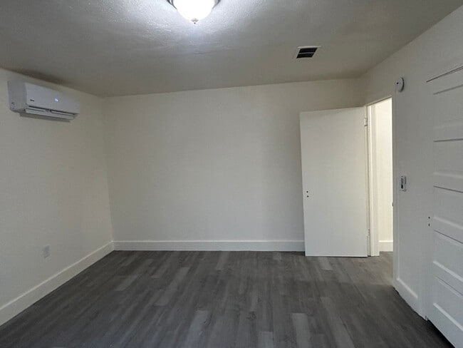 Building Photo - 720 Cooper Rd