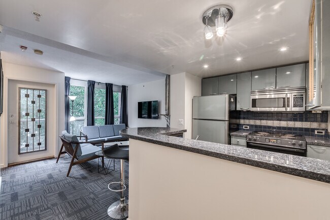 Building Photo - 887 Helmcken St