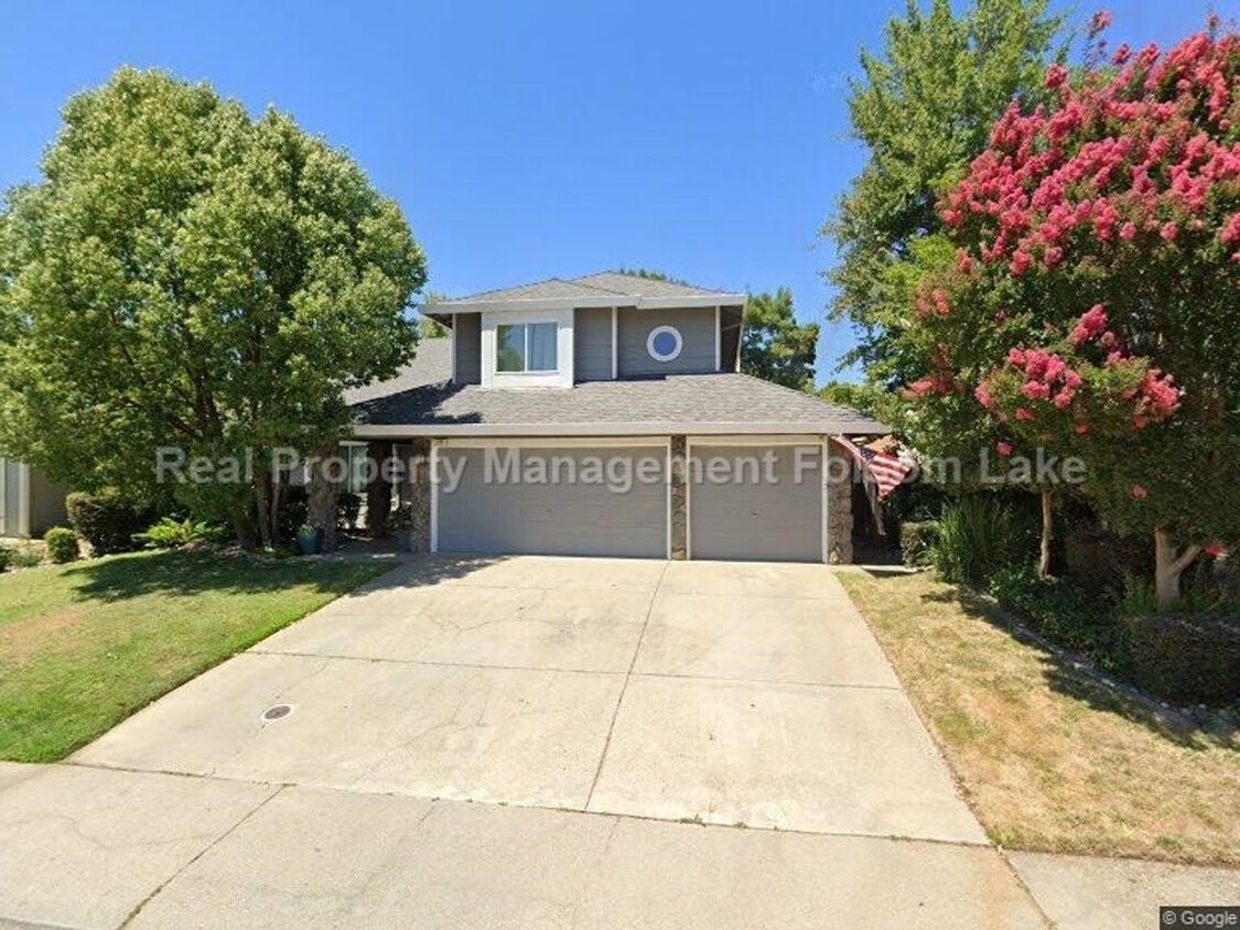 Foto principal - Beautiful Tri-Level Home with Pool in Brig...