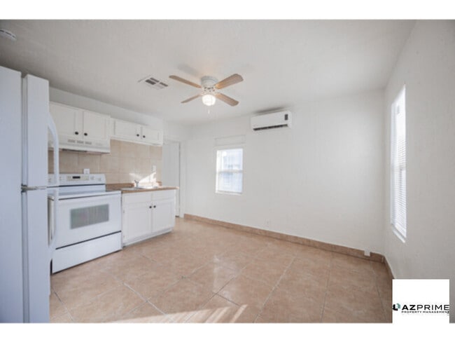 Foto del edificio - $895 OFF 1ST MONTH'S RENT MOVE IN SPECIAL! Step Into This Modern 2/1 Phoenix Apartment And Enjoy Com