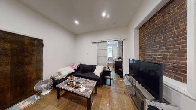 Building Photo - 834 Hudson St
