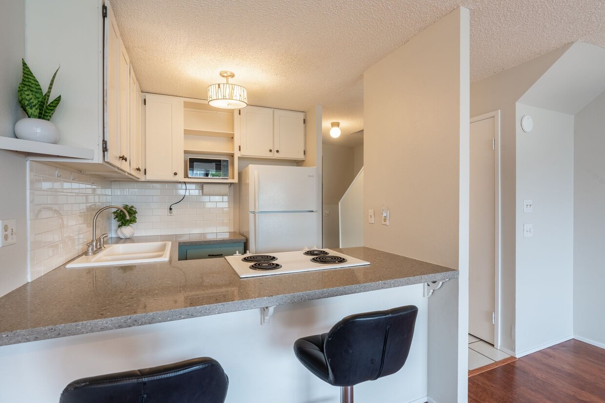 Primary Photo - 2 bedroom / 1 1/2 bath / 2 parking condo i...