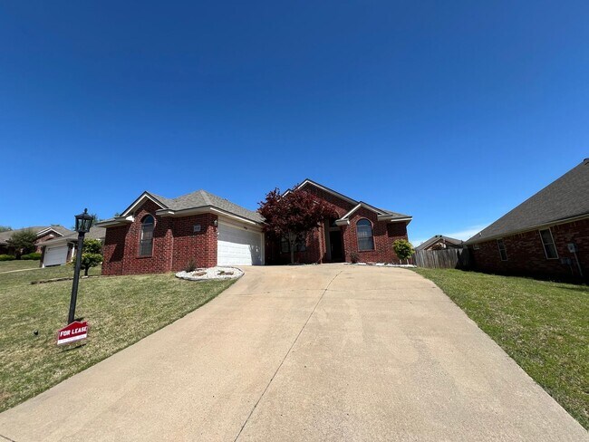 Foto del edificio - 3 Bed 2 Bath House Right down the road from Northridge Middle School.