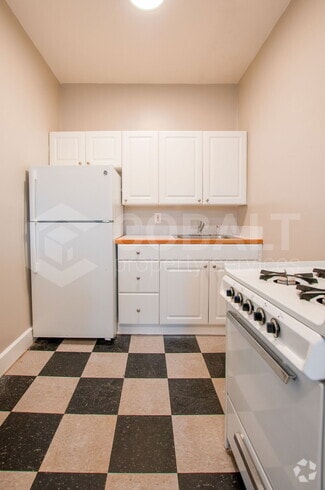 Building Photo - 674 Somerset Terrace NE