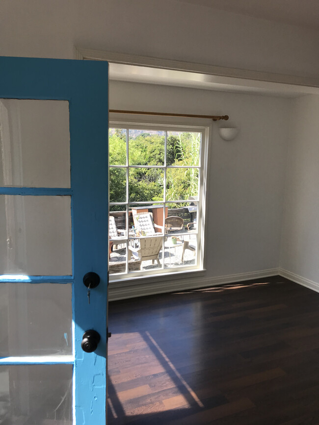 Front door looking into sleeping alcove - 2966 Hyperion Ave