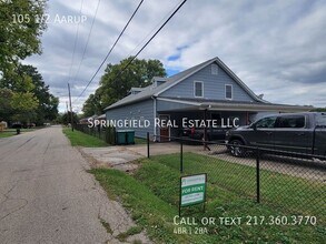 Building Photo - 105 1/2 Aarup St