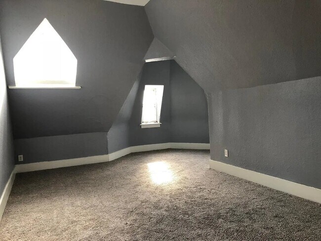 Foto del edificio - 1741 N Farwell Ave
