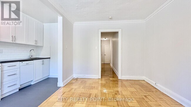 Photo du bâtiment - 396 Avenue Rd