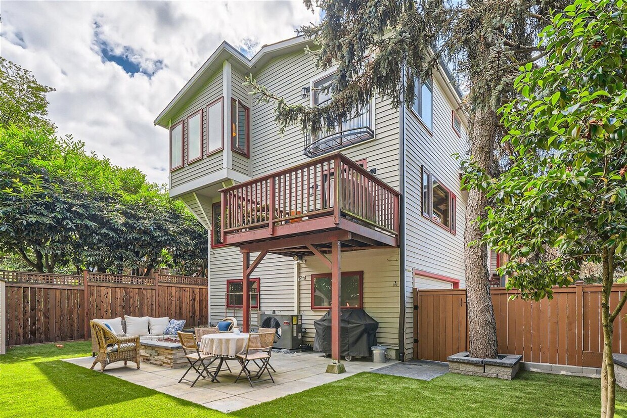 Primary Photo - Queen Anne Home
