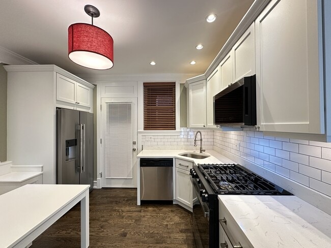 Foto del edificio - 1410 W Cornelia Ave