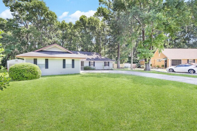 Building Photo - 8 N Nicholson Cir