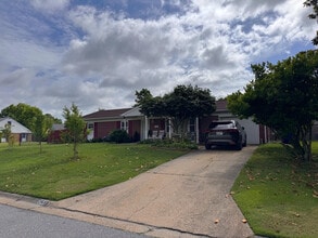 Building Photo - 345 W Palmyra Dr