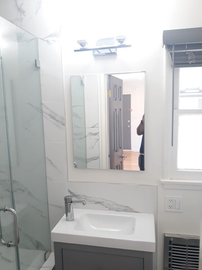 Foto del edificio - 5341 Vantage Ave