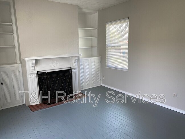 Foto del edificio - 11319 McDowell Dr