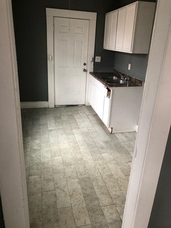 Building Photo - 1064 W Roache St