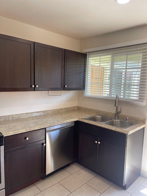 Foto del edificio - 530 N Van Ness Ave