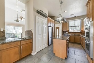 Building Photo - 2533 Potomac Dr