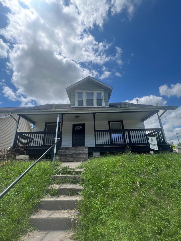 Primary Photo - 3 Bedroom Home