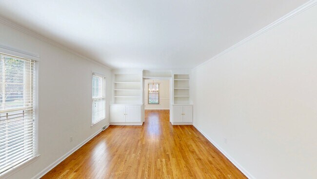 Building Photo - 6810 Rosemary Ln