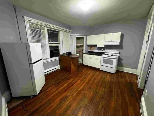 Building Photo - 882 Huntington Ave