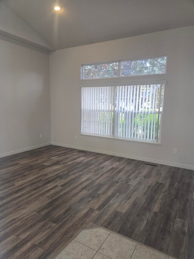 Foto del edificio - 772 Glen Ct