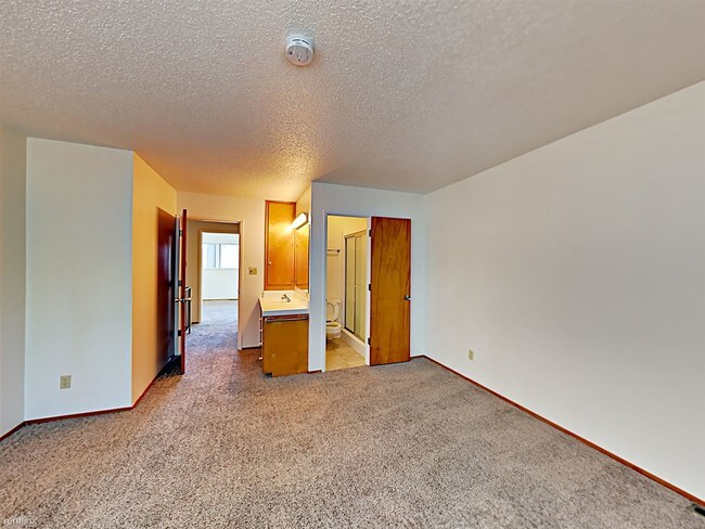 Foto del edificio - 5994 Lake Crest Way