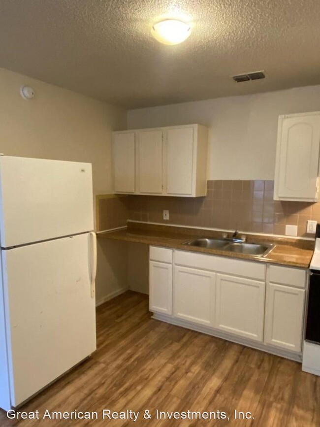 Building Photo - 2 br, 1 bath House - 27024 Roper Rd.