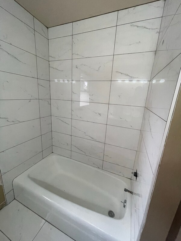 Foto del edificio - 5963 Teakwood Dr