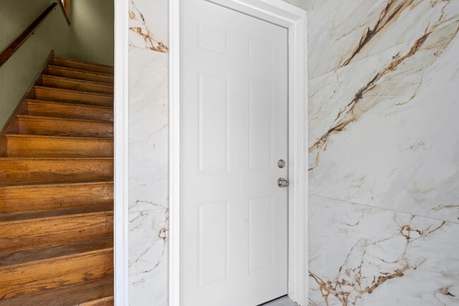 Foto del edificio - 135 Custer Ave