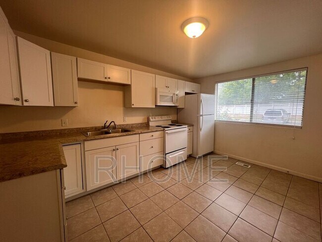 Foto del edificio - 267 W Center St