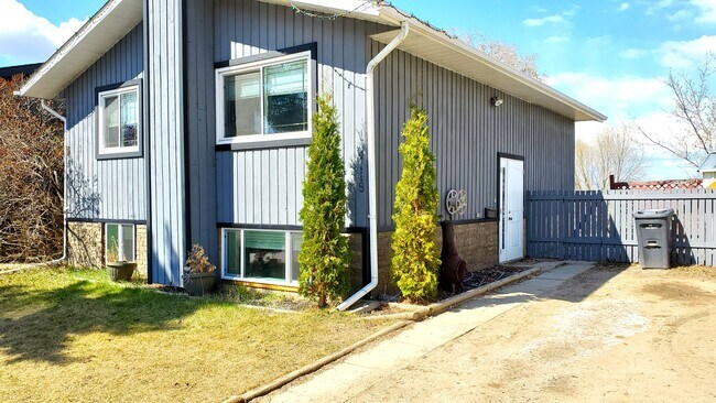 Photo du bâtiment - 4118-4151 51 Ave