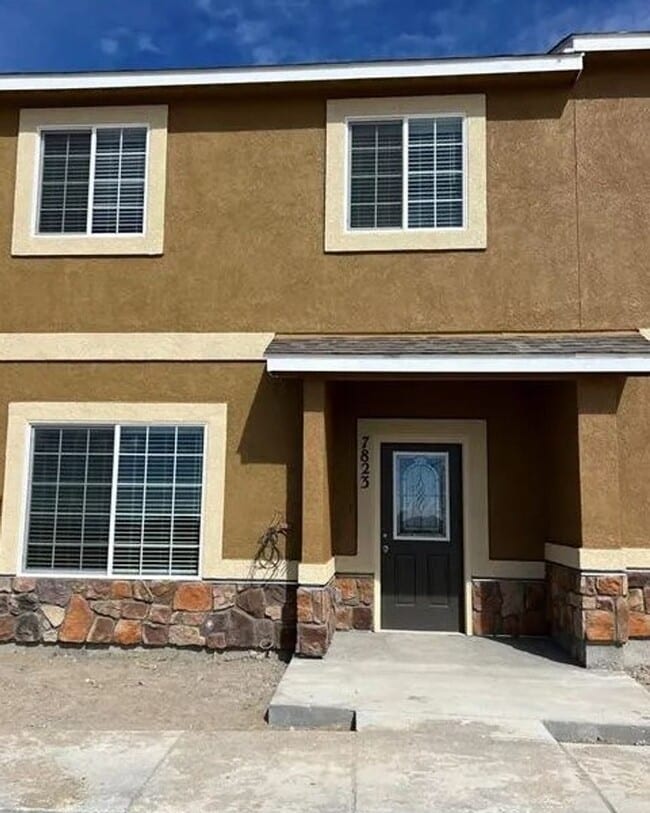 Building Photo - 7823 Sand Lake Heights