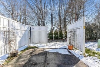 Building Photo - 6435 Forest Park Dr