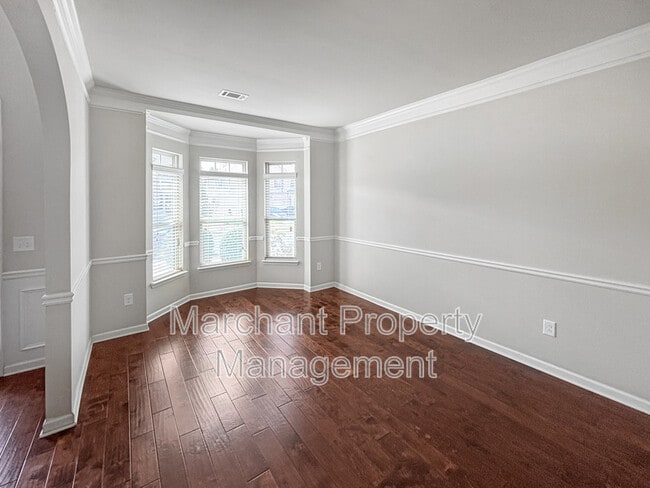 Building Photo - 147 Border Ave