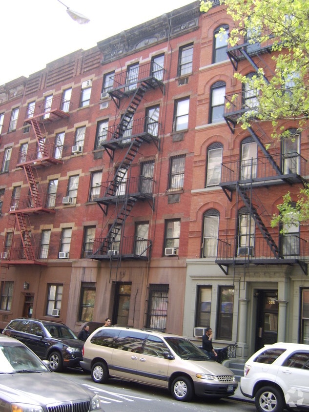 Building Photo - 308 E 83rd St