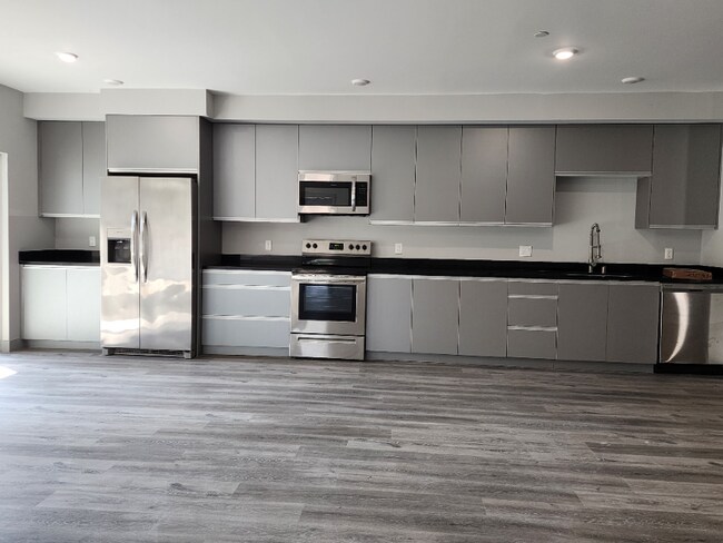 Foto del edificio - 7040 Woodman Ave
