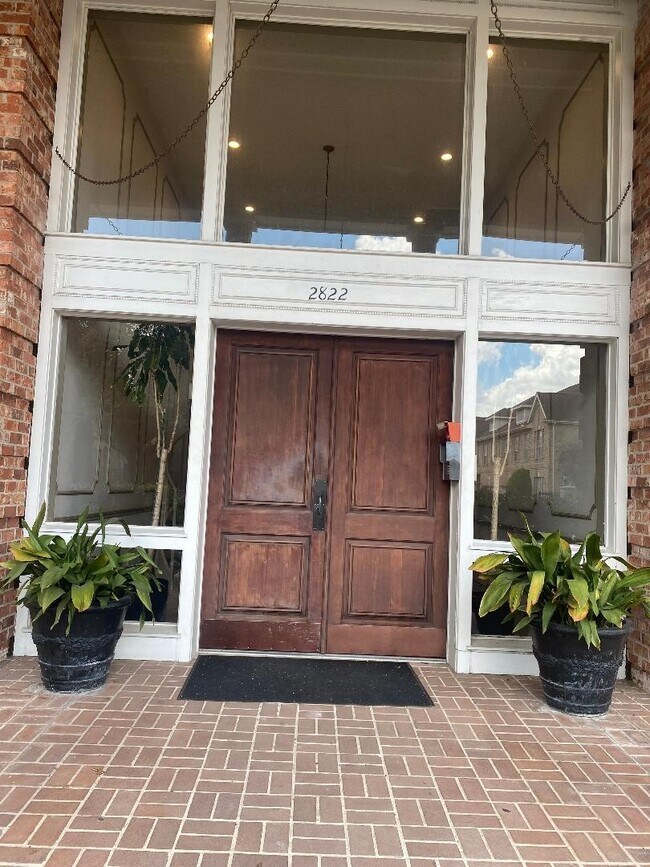 Foto del edificio - 2822 Briarhurst Dr