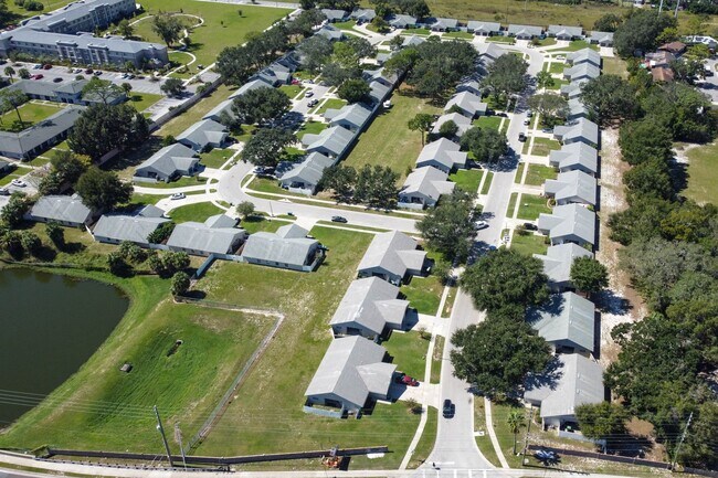 Foto del edificio - Villas At Pine Hills