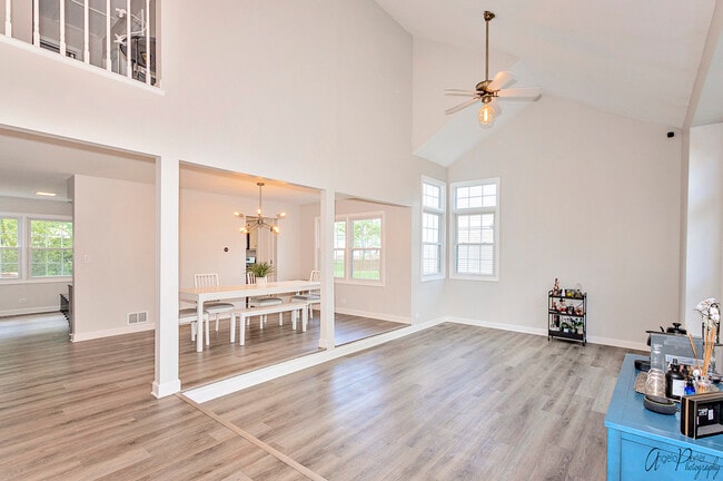 Building Photo - 1229 Thorndale Ln
