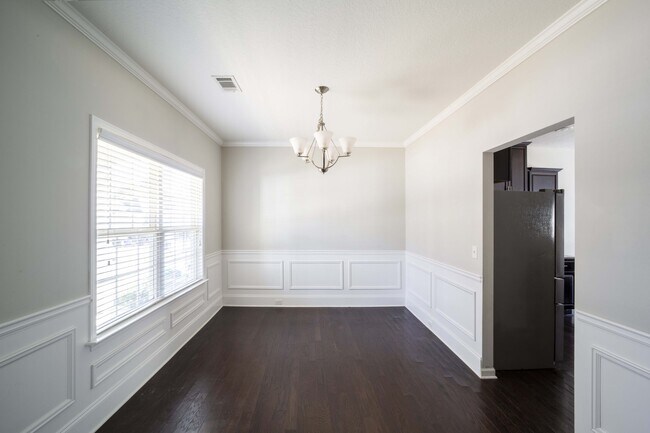 Building Photo - 7311 San Vista Dr