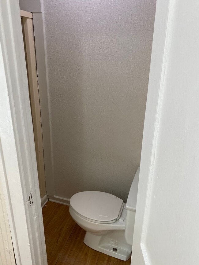 Interior Photo - 1045 E Center St
