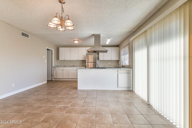 Foto del edificio - 2407 E Manhatton Dr