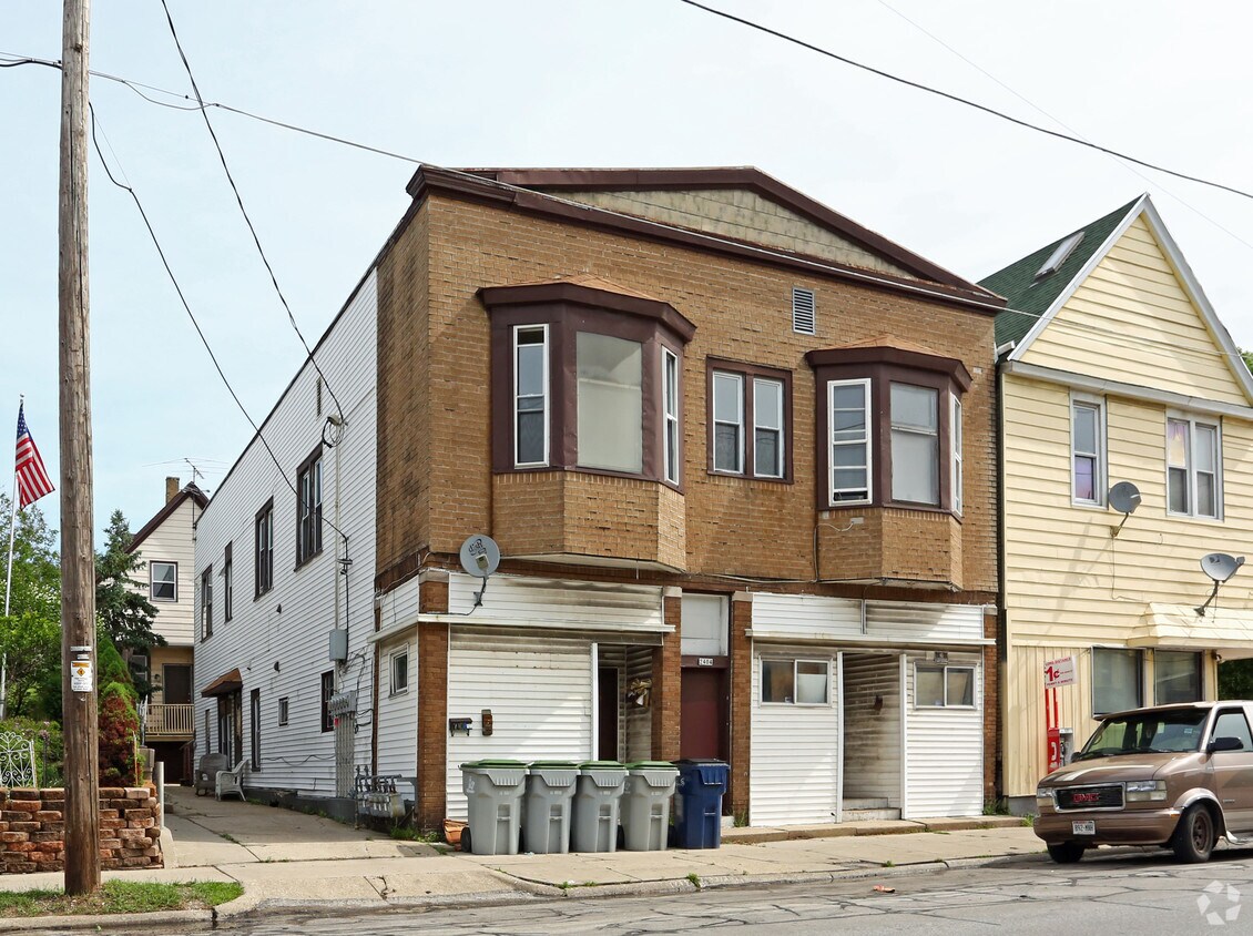 Primary Photo - 2402-2404 W Greenfield