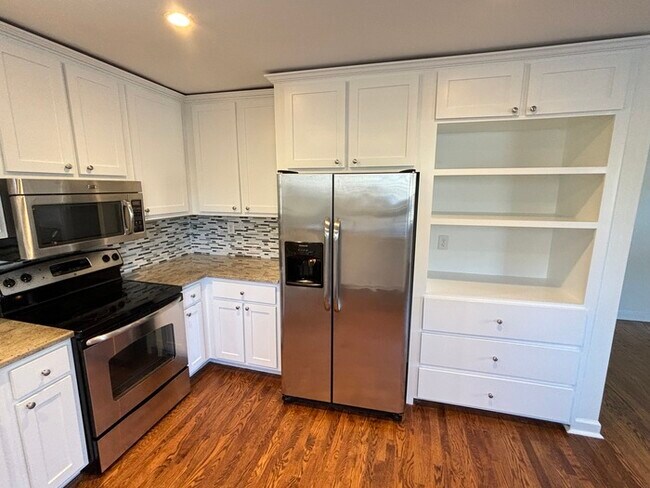 Building Photo - Renovated Inglewood home with large fenced...