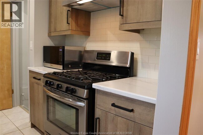 Photo du bâtiment - 3820 Karen St