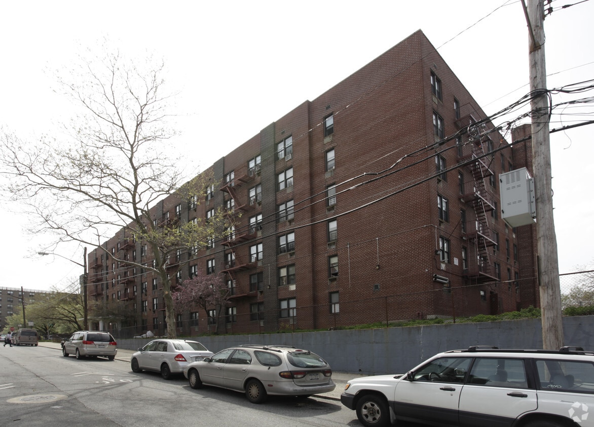 Building Photo - Bridgeview 1