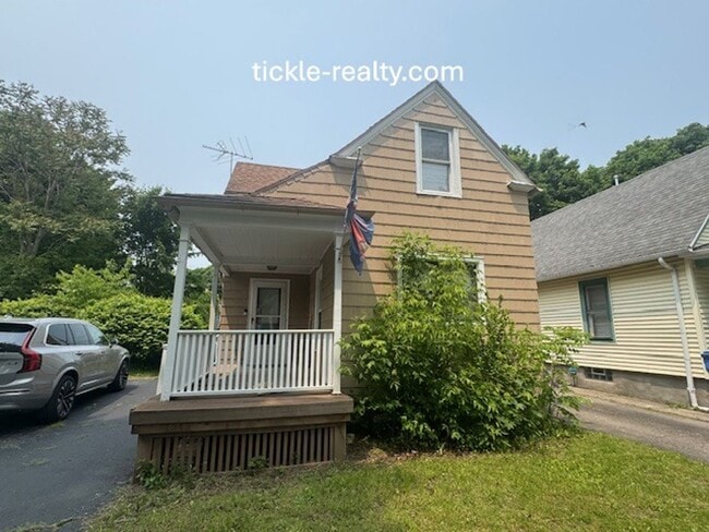 Building Photo - Cute Cottage in the Swillburg Neighborhood