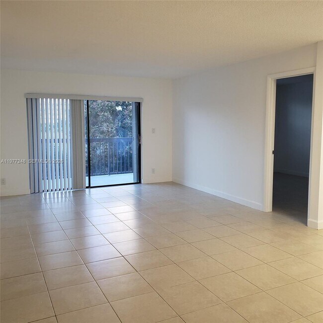 Foto del edificio - 1301 NE 7th St